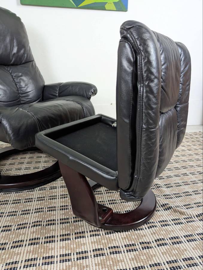Ekornes Stressless Style Leather Recliner Large by Benchmaster