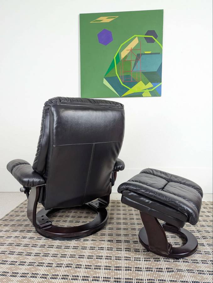 Ekornes Stressless Style Leather Recliner Large by Benchmaster
