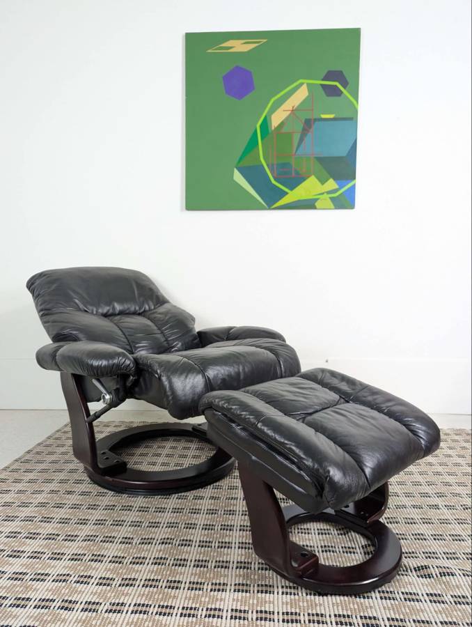 Ekornes Stressless Style Leather Recliner Large by Benchmaster