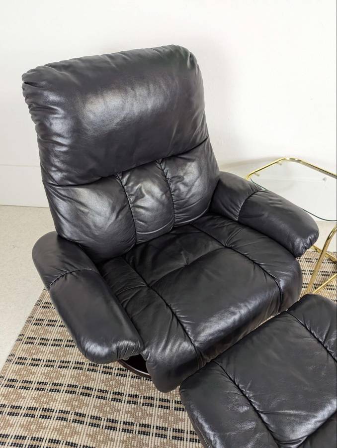 Ekornes Stressless Style Leather Recliner Large by Benchmaster