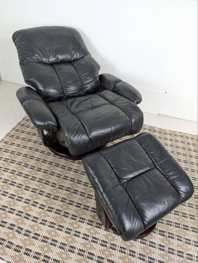 Ekornes Stressless Style Leather Recliner Large by Benchmaster