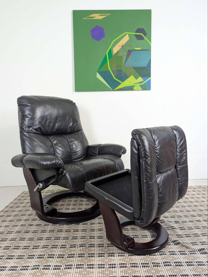 Ekornes Stressless Style Leather Recliner Large by Benchmaster