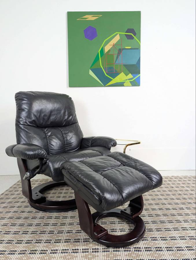 Ekornes Stressless Style Leather Recliner Large by Benchmaster