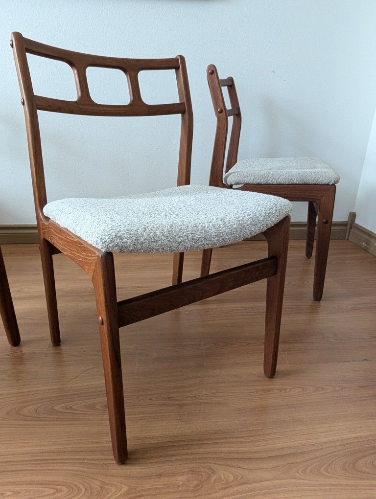 Stunning Set of 4 Mid Century Danish Modern Teak Dining Chairs by D Scan
