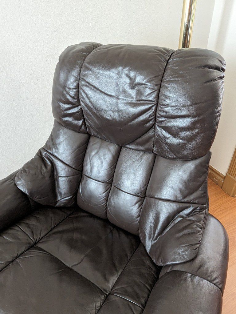 Large Stressless Style Brown Leather Lounge Chair Recliner & Ottoman by Benchmaster
