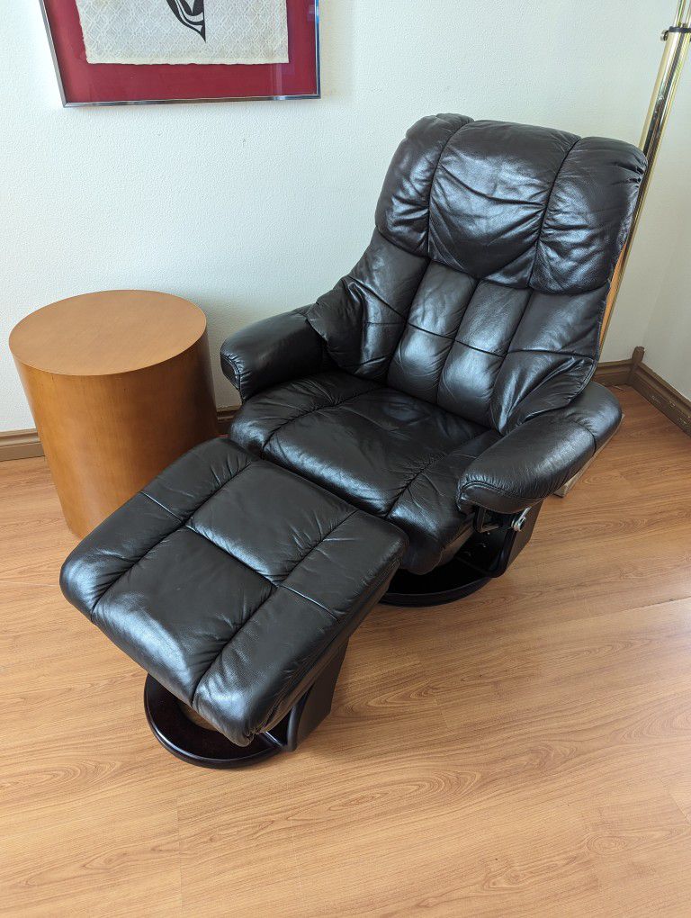 Large Stressless Style Brown Leather Lounge Chair Recliner & Ottoman by Benchmaster
