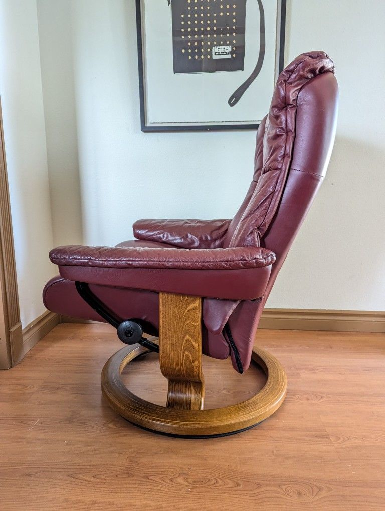 Large Ekornes Stressless Leather Lounge Chair Recliner & Ottoman