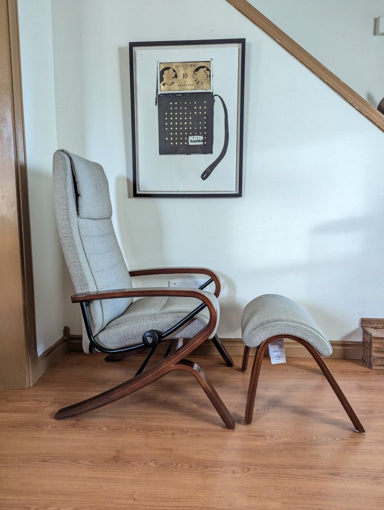 Ekornes Stressless You Upholstered Lounge Chair Recliner & Ottoman