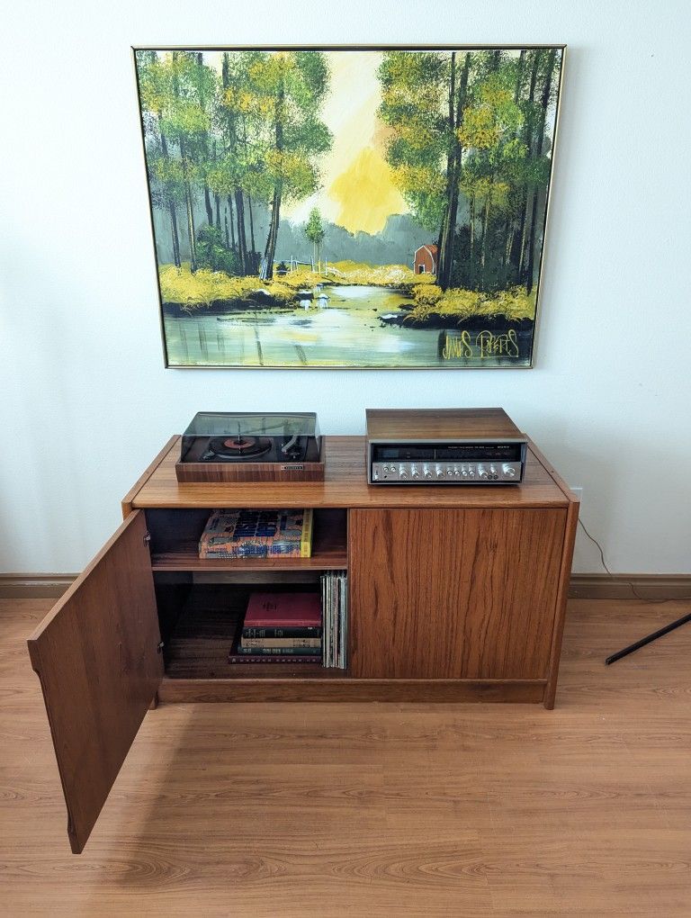 Danish Modern 2 Door Teak Media Credenza Made In Denmark