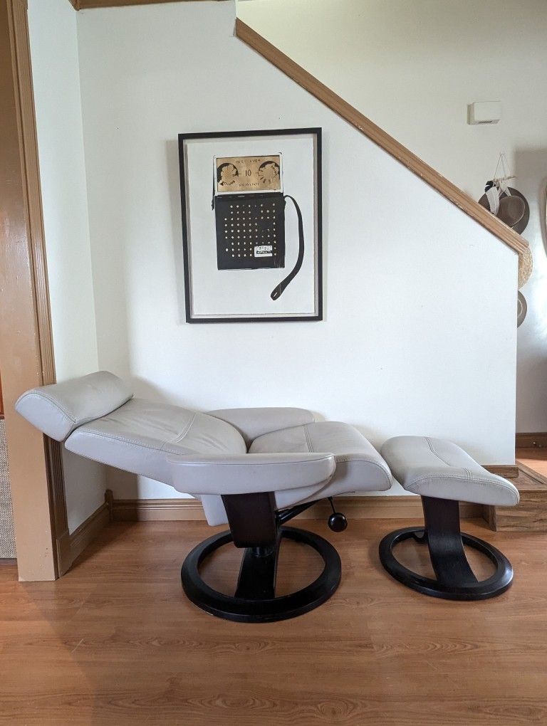 IMG by Ekornes Stressless Gray Leather Lounge Chair Recliners & Ottomans