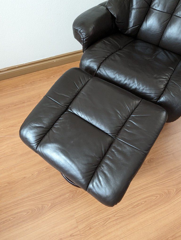 Large Stressless Style Brown Leather Lounge Chair Recliner & Ottoman by Benchmaster