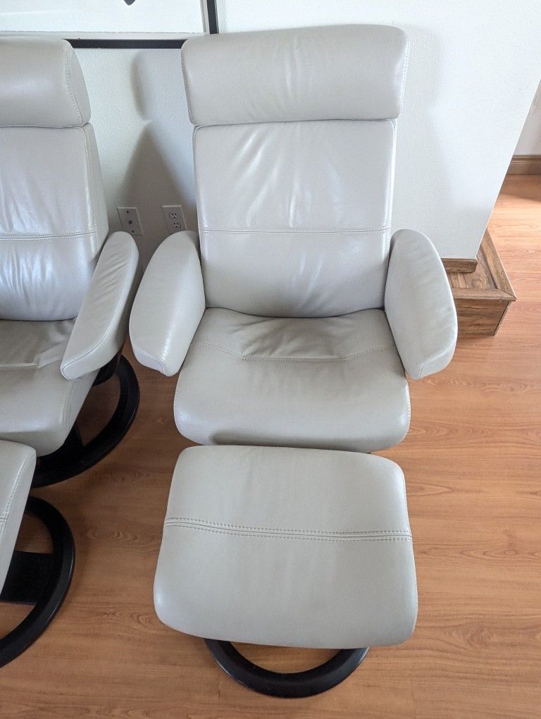 IMG by Ekornes Stressless Gray Leather Lounge Chair Recliners & Ottomans