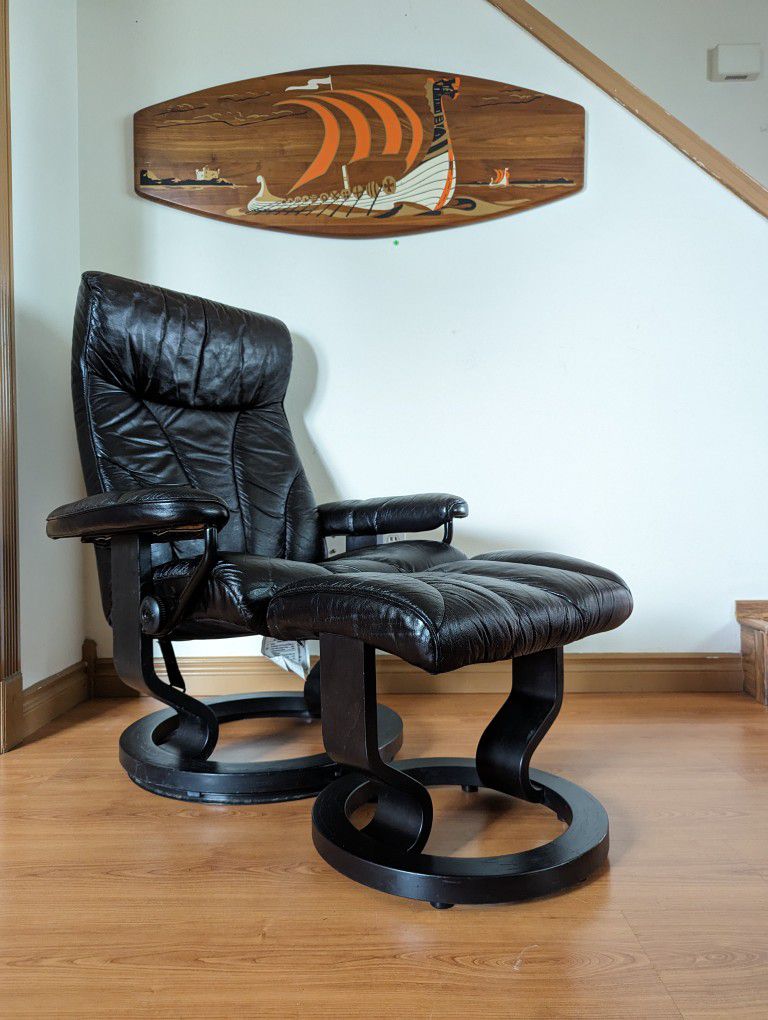 Ekornes Stressless Black Leather Lounge Chair Recliner & Ottoman