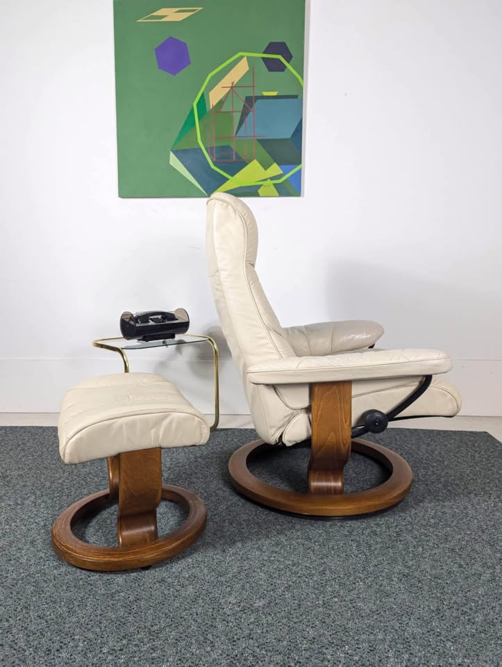 Ekornes Stressless Ivory Leather & Teak Classic Base Recliner Chair & Ottoman