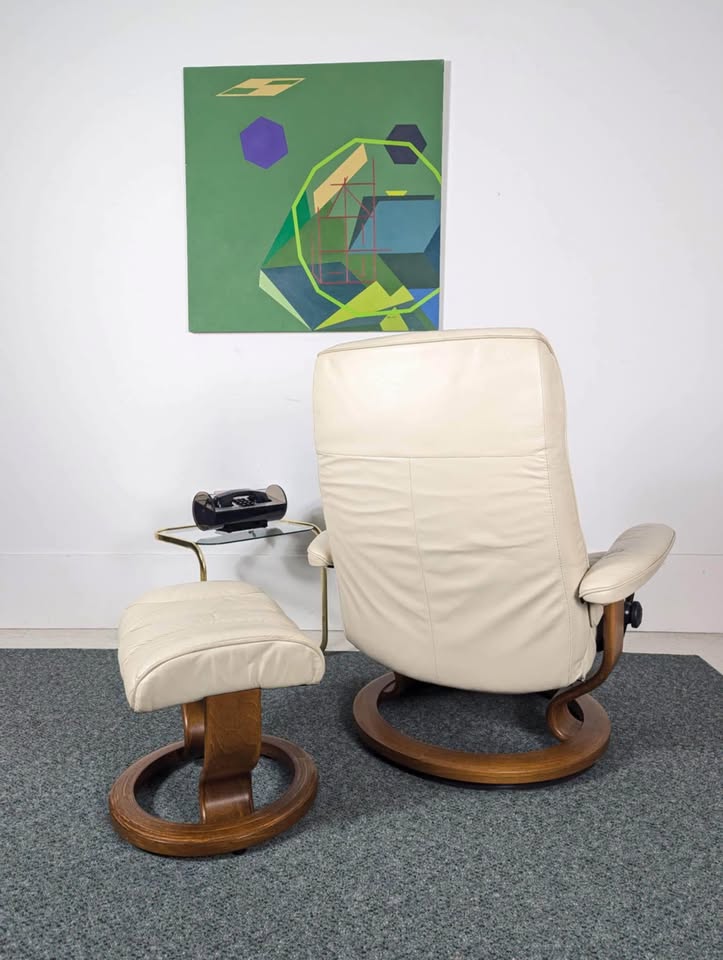 Ekornes Stressless Ivory Leather & Teak Classic Base Recliner Chair & Ottoman