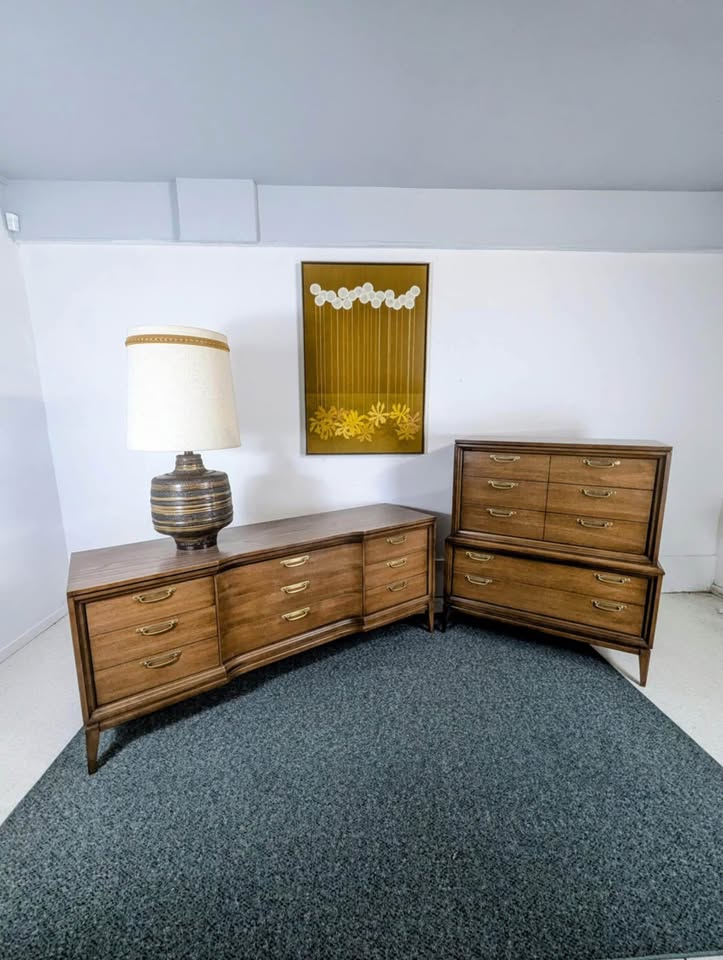 Johnson Carper Mid Century Modern Bedroom Set