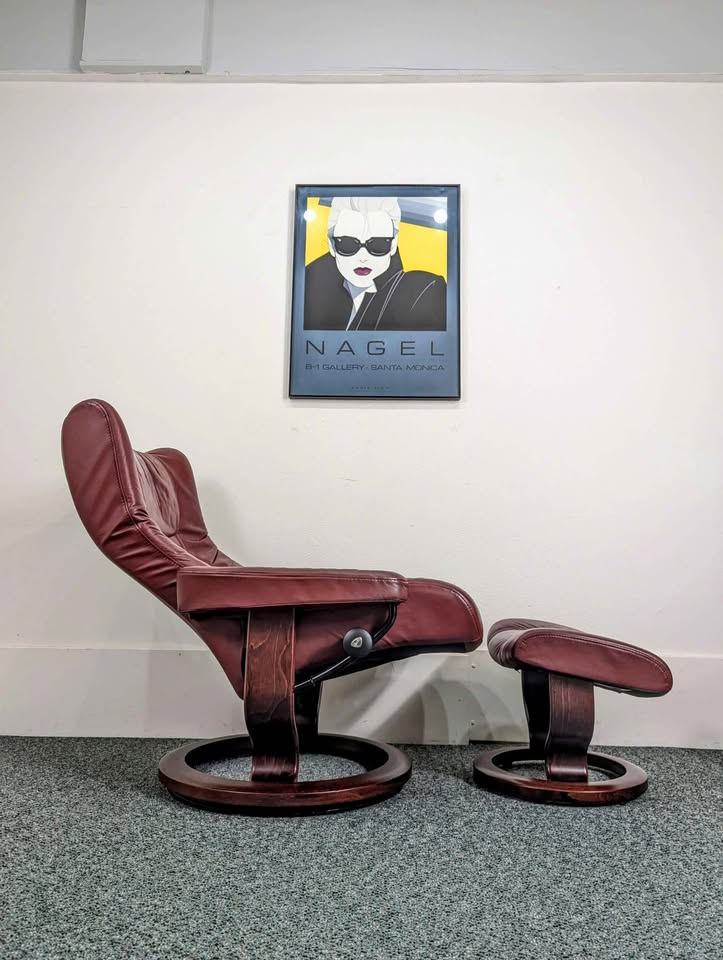 Ekornes Stressless Leather Lounge Chair Recliner & Ottoman