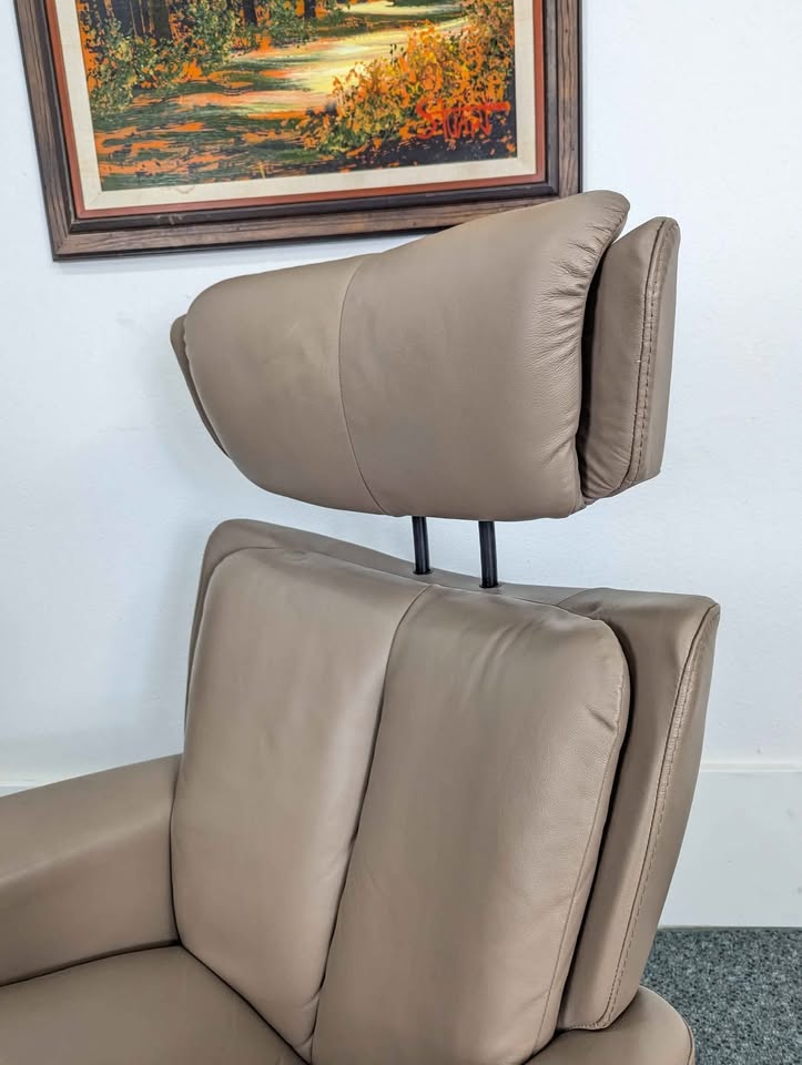 Ekornes Stressless Magic Leather Lounge Chair Recliner & Ottoman