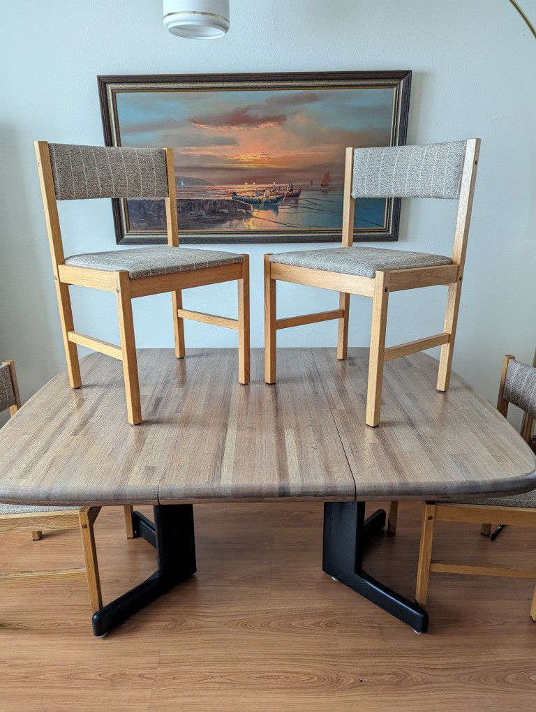 Danish Modern White Oak Pedestal Dining Table & 4 Chair Set