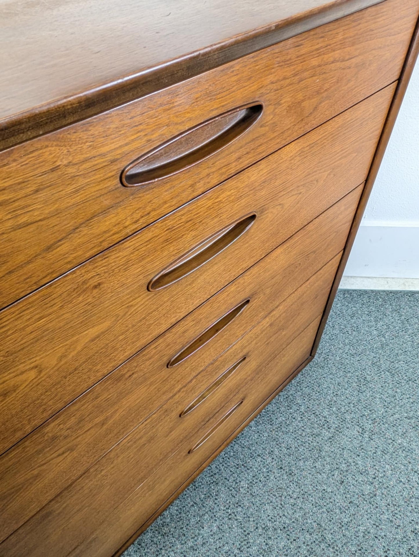 Stunning MCM Henredon Circa '60 Five Drawer Walnut Highboy Dresser