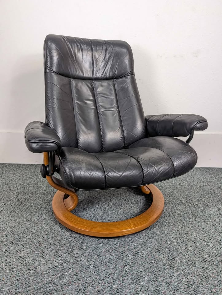 Ekornes Stressless Black Leather Lounge Chair Recliner & Ottoman