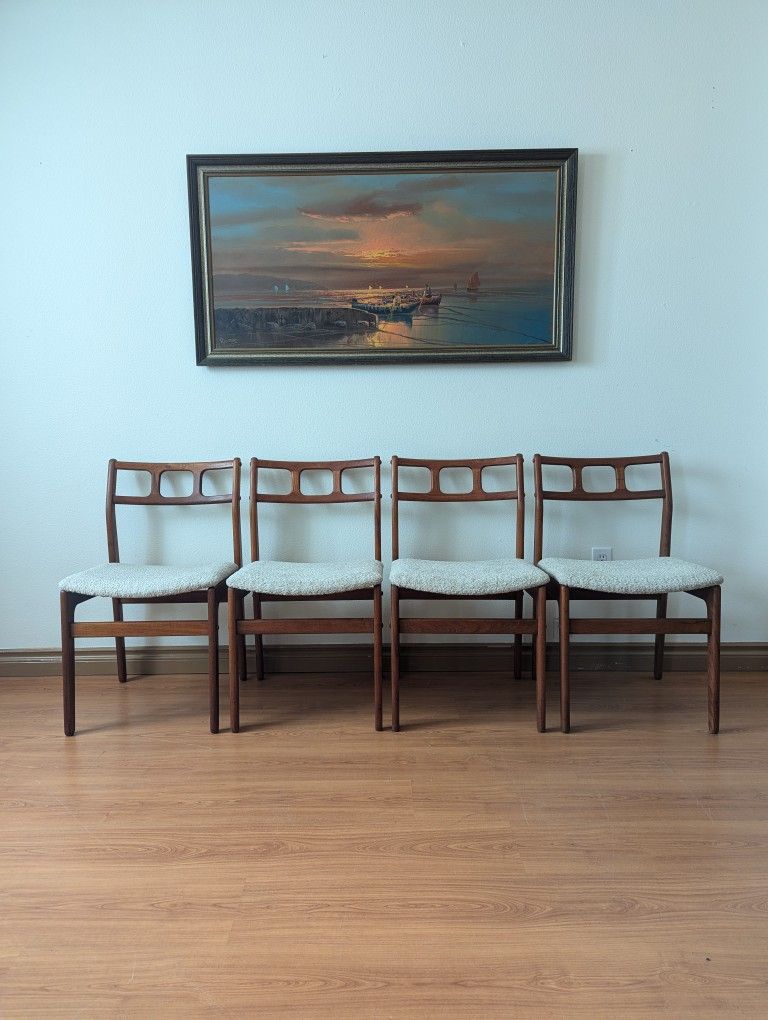 Stunning Set of 4 Mid Century Danish Modern Teak Dining Chairs by D Scan