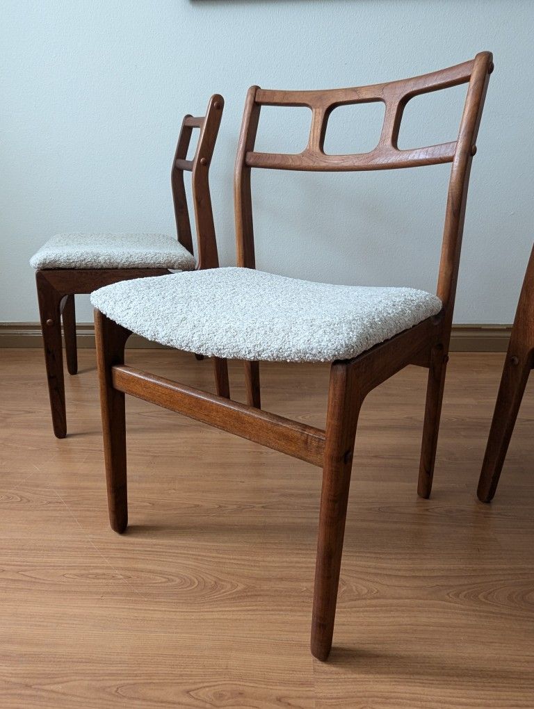 Stunning Set of 4 Mid Century Danish Modern Teak Dining Chairs by D Scan