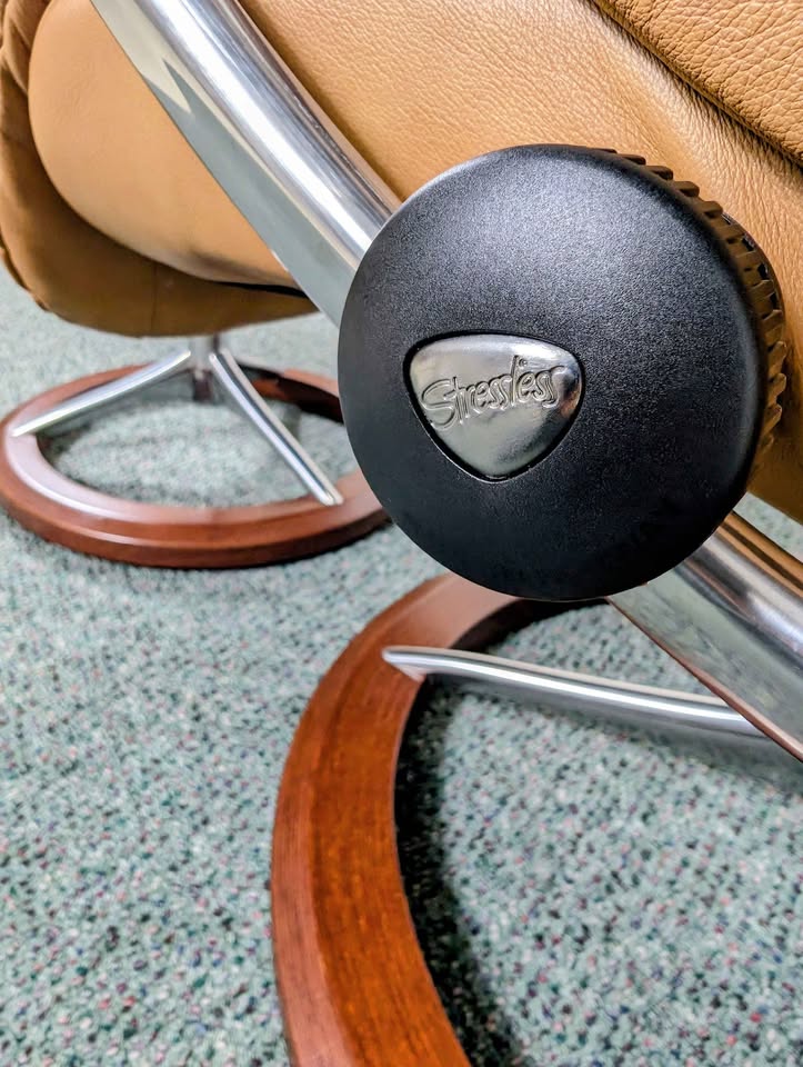 Ekornes Stressless Reno Collection Leather Lounge Chair Recliner & Ottoman