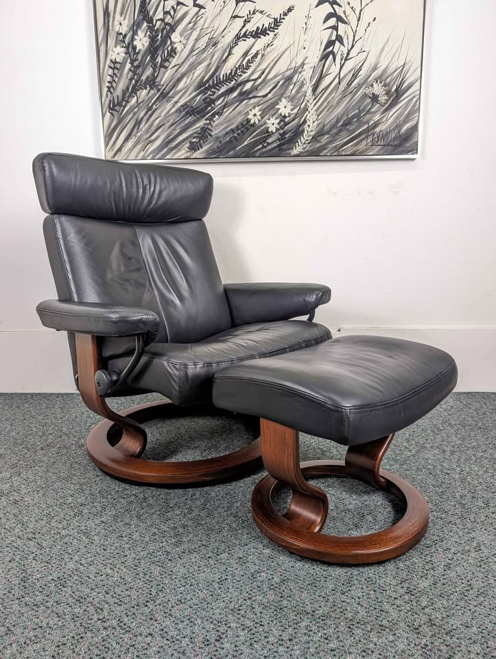Ekornes Stressless Black Leather Lounge Chair Recliner & Ottoman