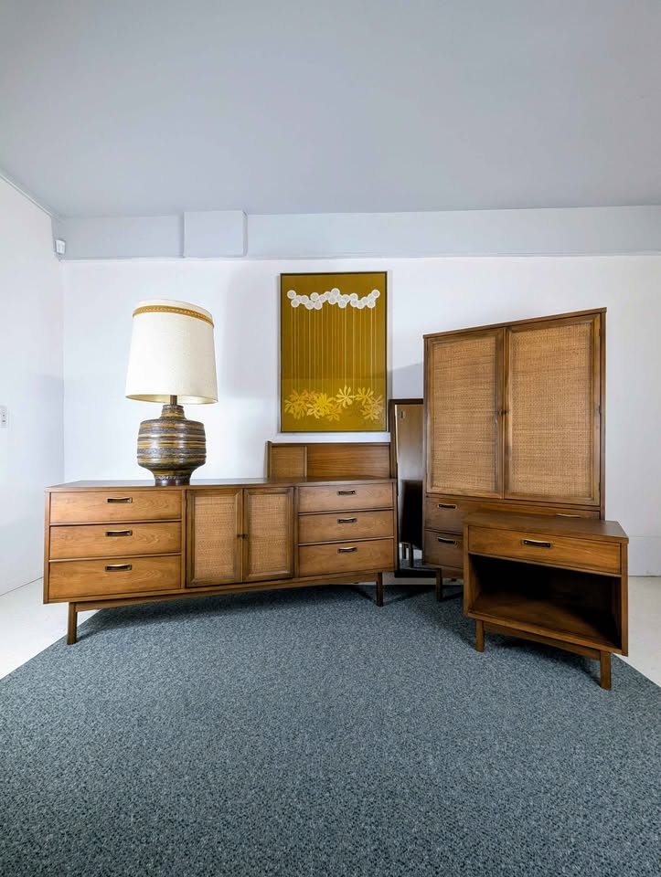 Beautiful Large MCM Vintage Pottery Table Lamp