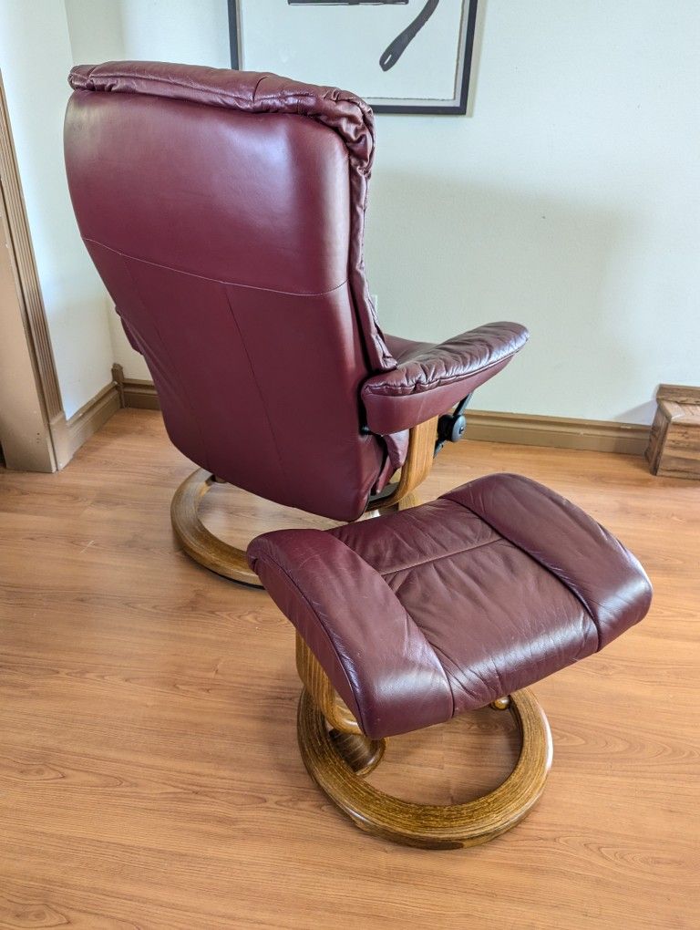 Large Ekornes Stressless Leather Lounge Chair Recliner & Ottoman