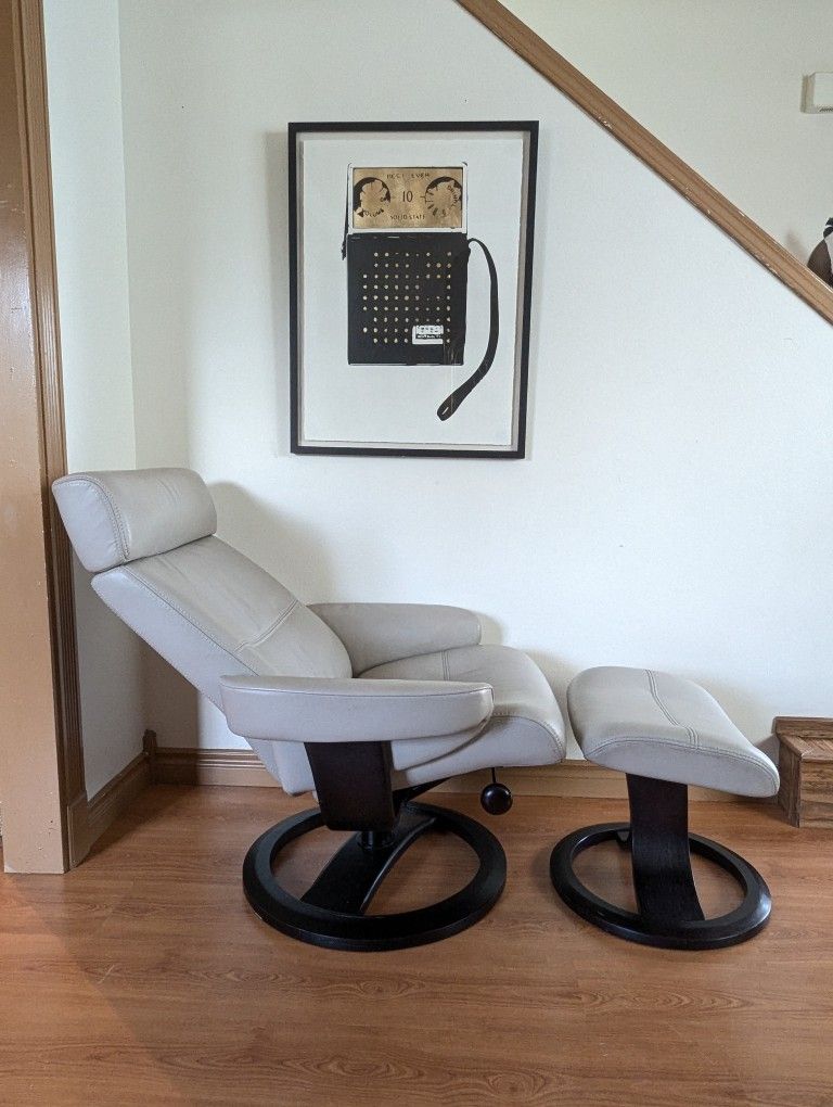 IMG by Ekornes Stressless Gray Leather Lounge Chair Recliners & Ottomans