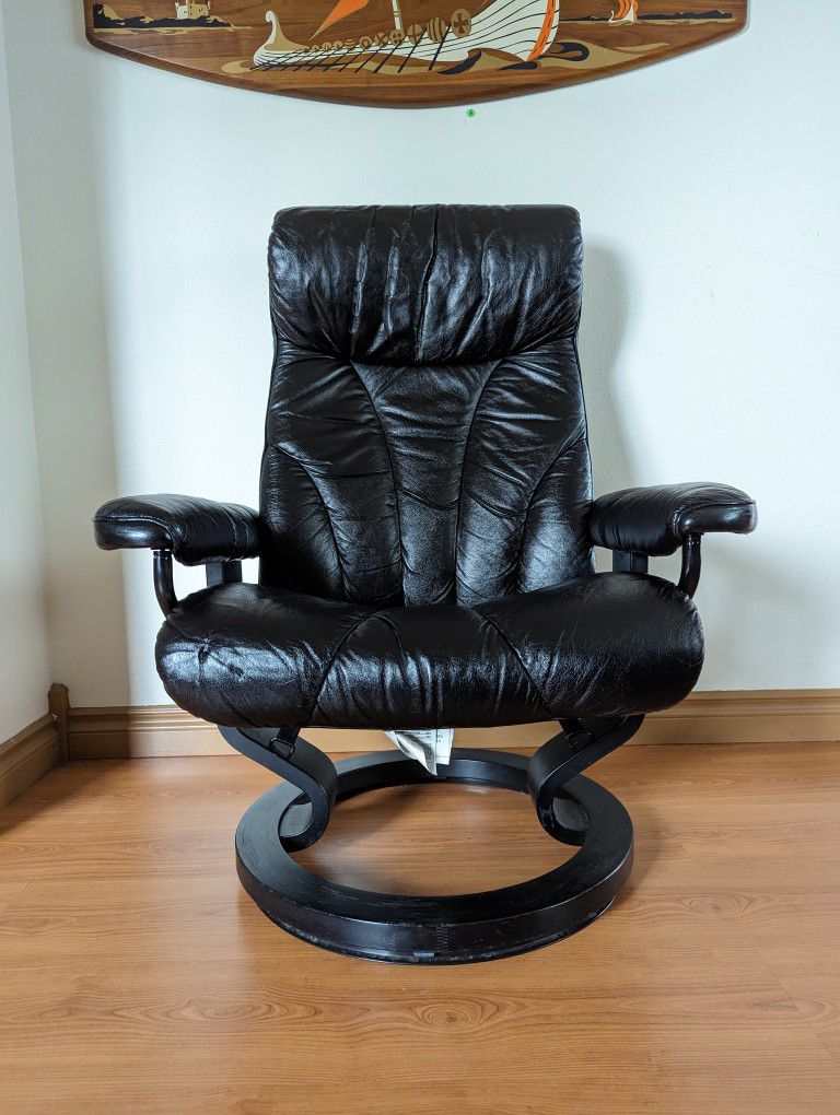 Ekornes Stressless Black Leather Lounge Chair Recliner & Ottoman