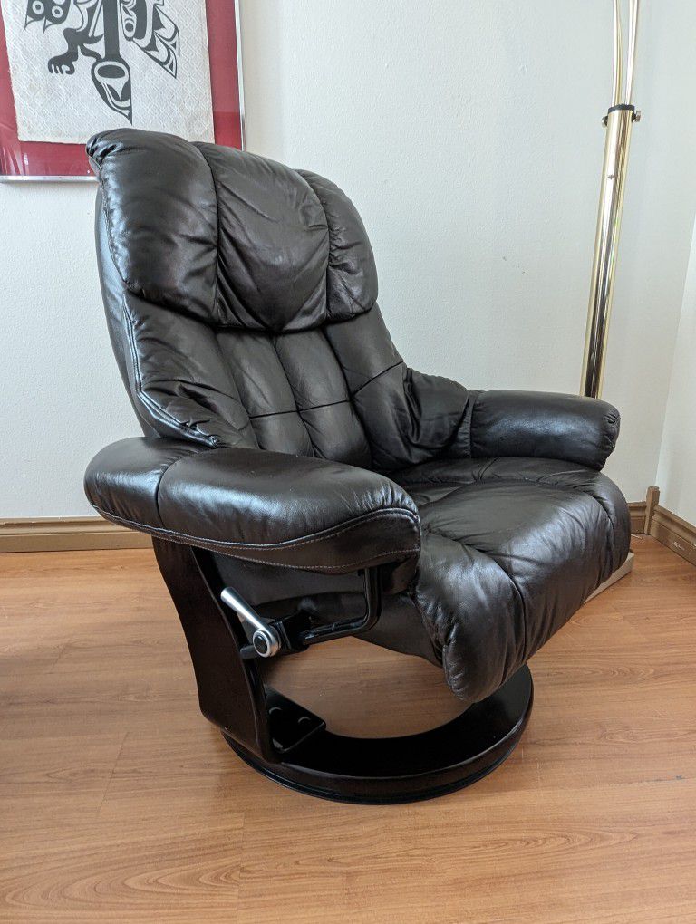 Large Stressless Style Brown Leather Lounge Chair Recliner & Ottoman by Benchmaster