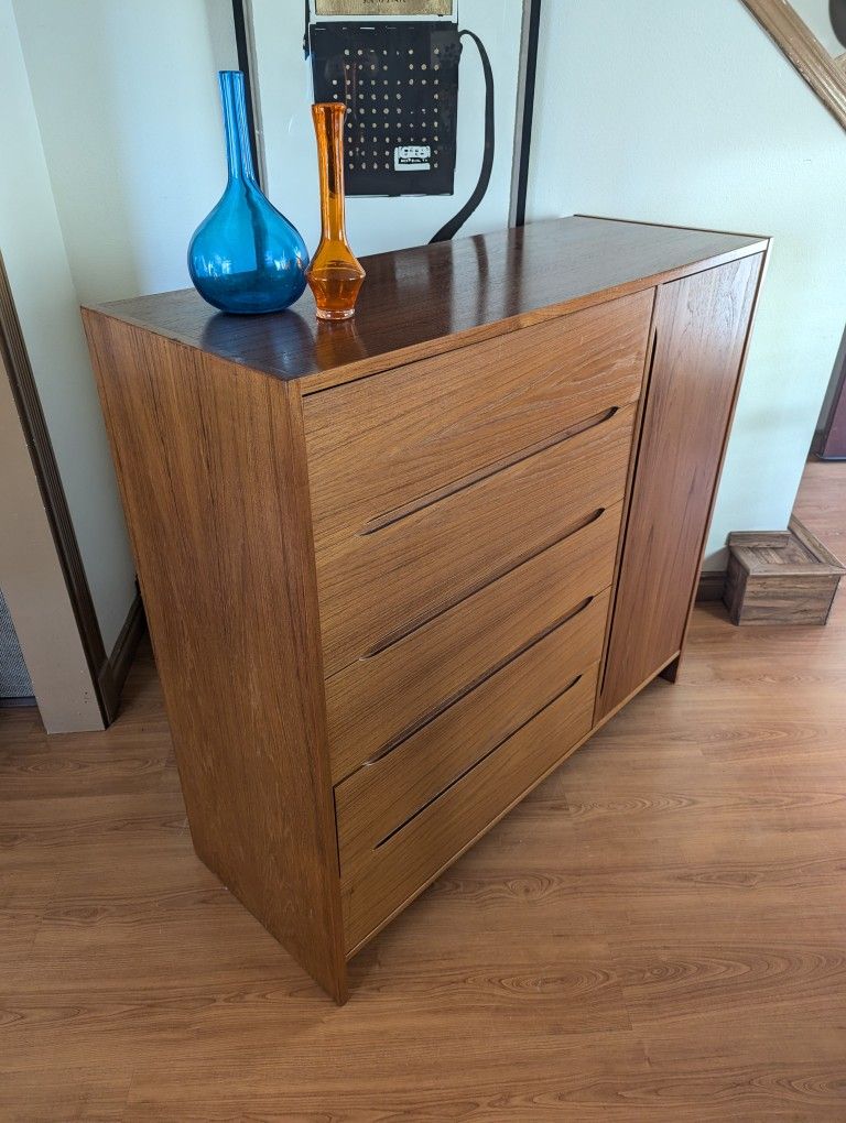 Danish Modern Teak Gentlemans Dresser Chest