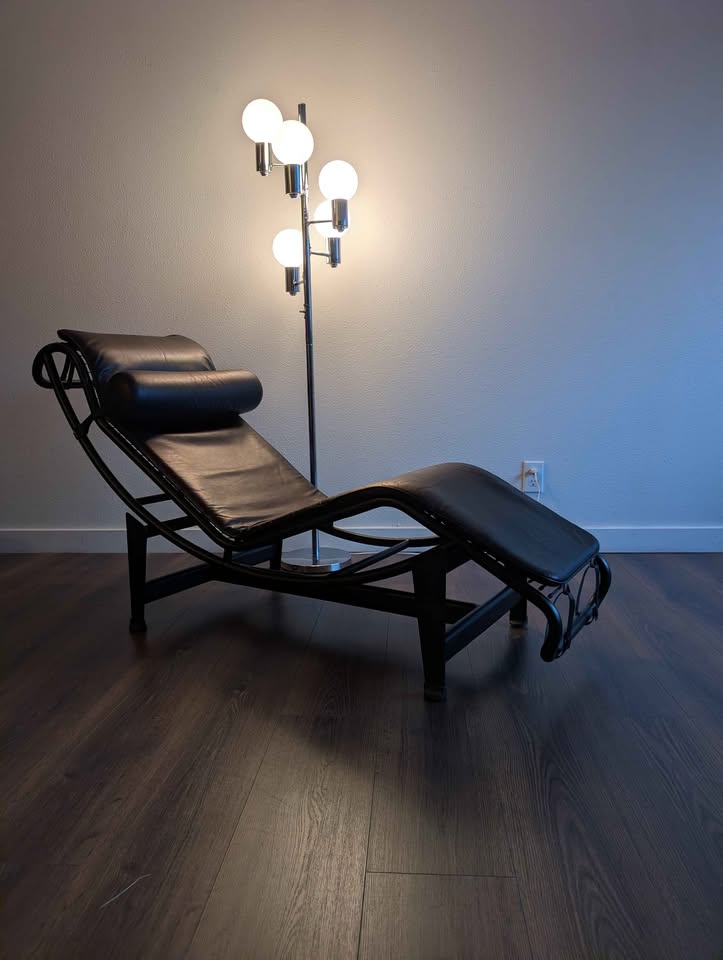 MCM Vintage Black Leather LC4 Style Chaise Lounge Chair