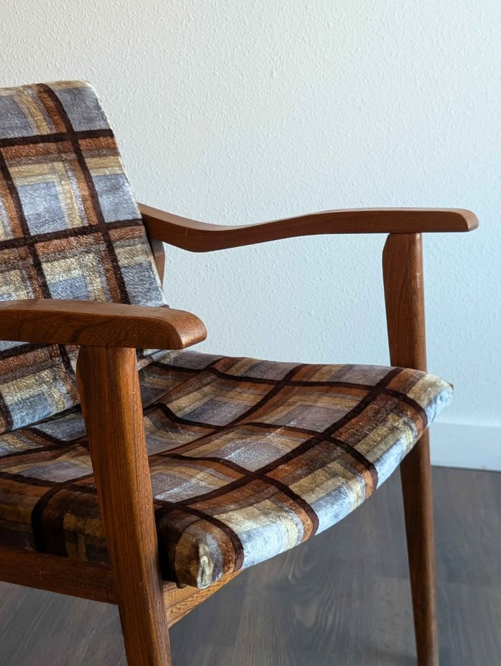 Mid Century Modern Lounge Chair