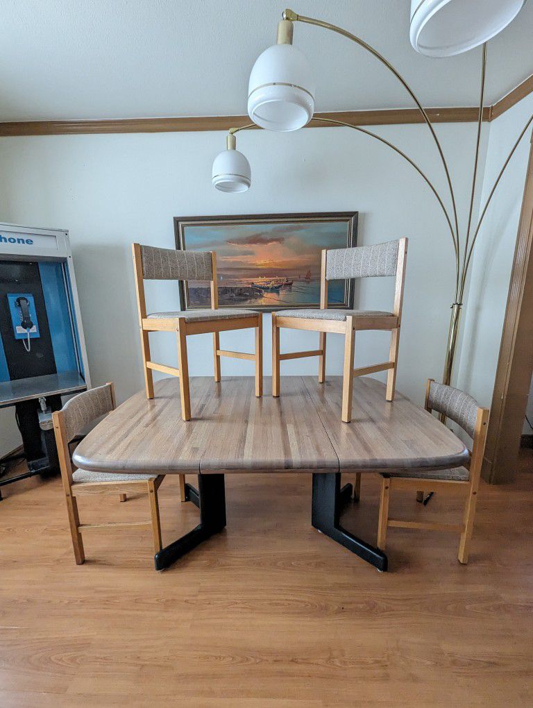 Danish Modern White Oak Pedestal Dining Table & 4 Chair Set