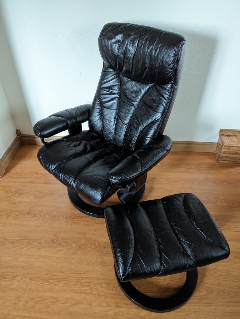 Ekornes Stressless Black Leather Lounge Chair Recliner & Ottoman