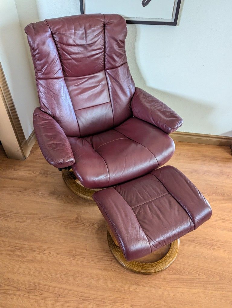 Large Ekornes Stressless Leather Lounge Chair Recliner & Ottoman