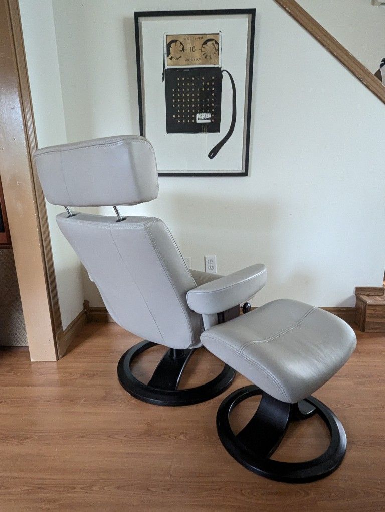 IMG by Ekornes Stressless Gray Leather Lounge Chair Recliners & Ottomans