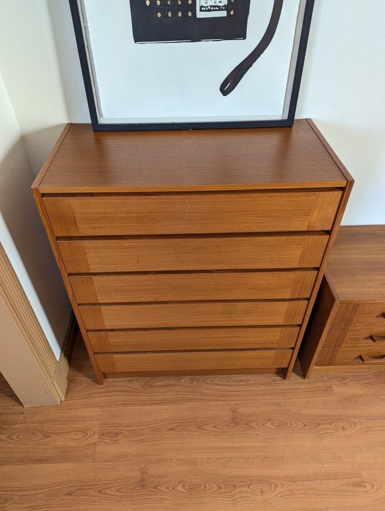 Danish Modern 6 Drawer Teak Lingerie Dresser Chest & 3 Drawer Nightstand Set
