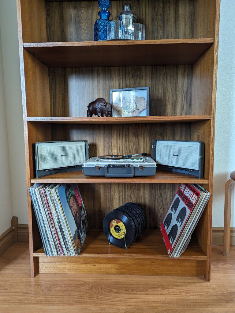 Danish Modern Tall Teak Bookshelf / 5 Tiered MCM Wood Display