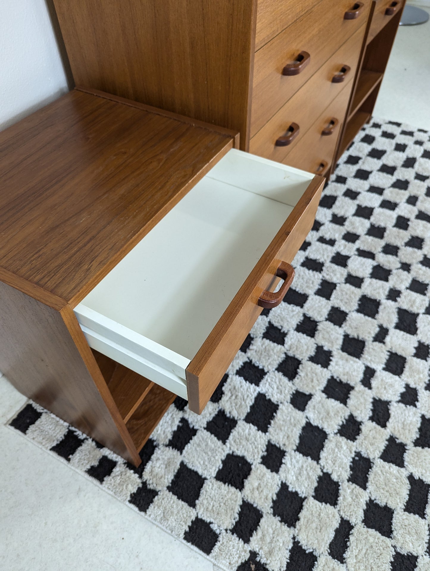 Danish Modern Teak 6 Drawer Dresser & Matching Pair of Nightstands