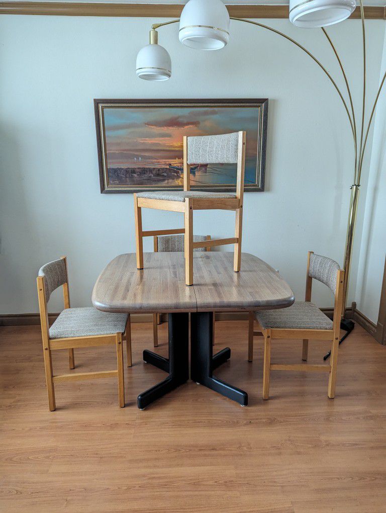 Danish Modern White Oak Pedestal Dining Table & 4 Chair Set