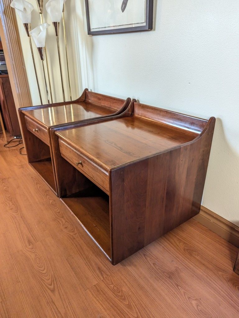 Solid Wood Mid Century Modern Pair of Nightstands by Heywood Wakefield