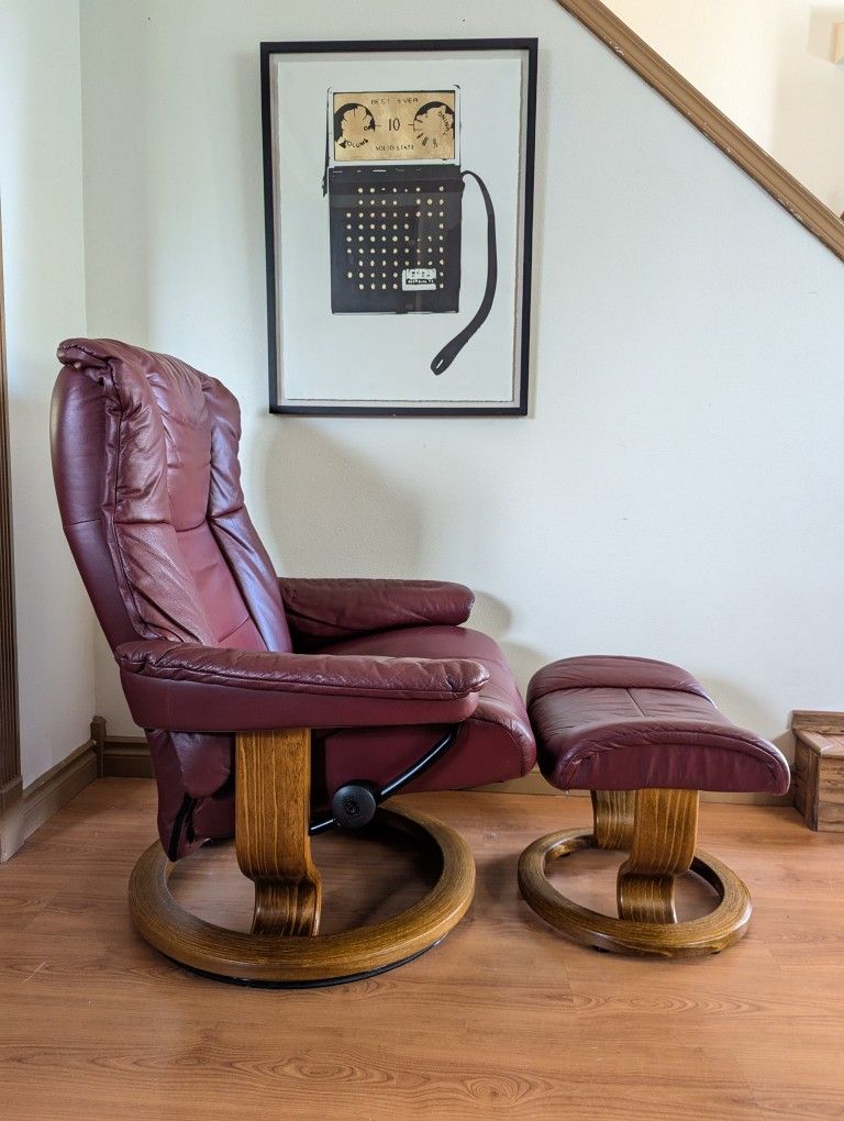 Large Ekornes Stressless Leather Lounge Chair Recliner & Ottoman