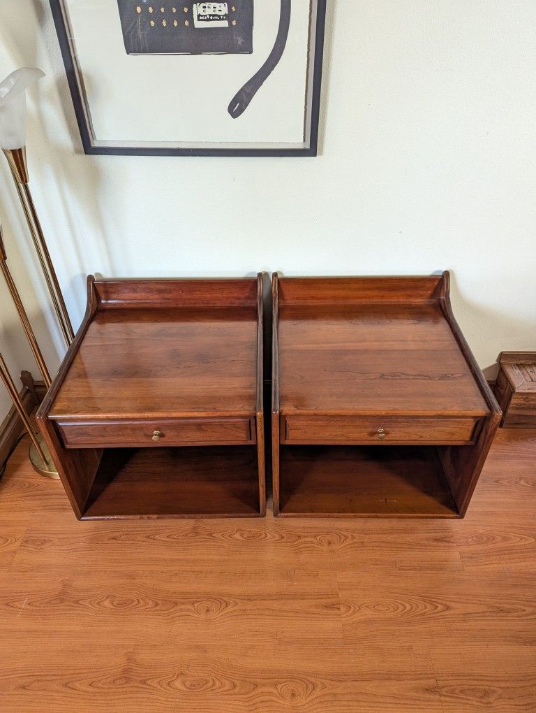Solid Wood Mid Century Modern Pair of Nightstands by Heywood Wakefield
