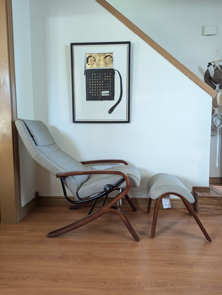 Ekornes Stressless You Upholstered Lounge Chair Recliner & Ottoman
