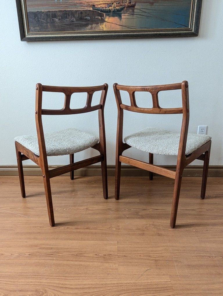 Stunning Set of 4 Mid Century Danish Modern Teak Dining Chairs by D Scan